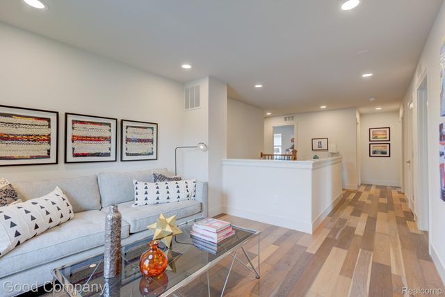 812 Irving Avenue, Royal Oak, MI 48067