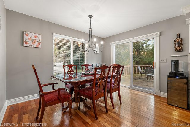 319 Pine Creek Court, Waterford Charter Township, MI 48327