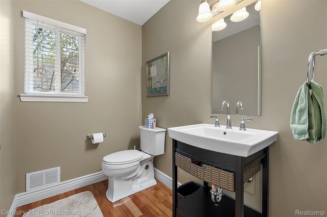 319 Pine Creek Court, Waterford Charter Township, MI 48327