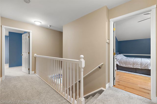 319 Pine Creek Court, Waterford Charter Township, MI 48327