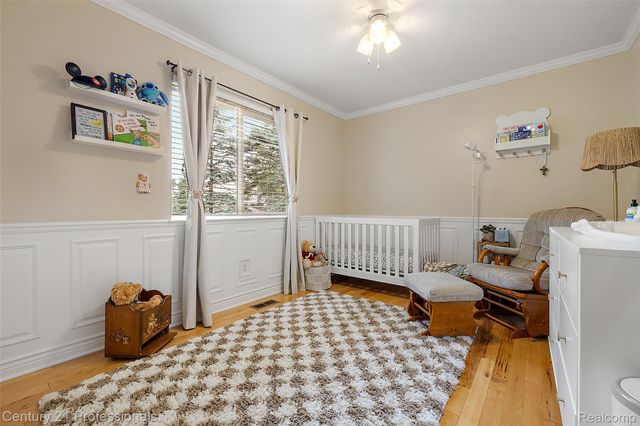 319 Pine Creek Court, Waterford Charter Township, MI 48327