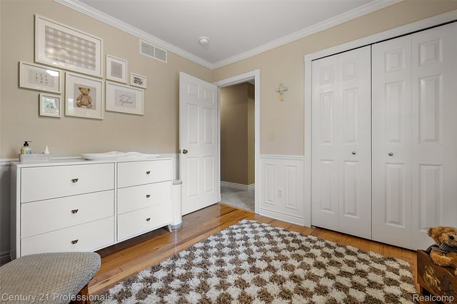 319 Pine Creek Court, Waterford Charter Township, MI 48327