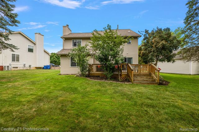 319 Pine Creek Court, Waterford Charter Township, MI 48327