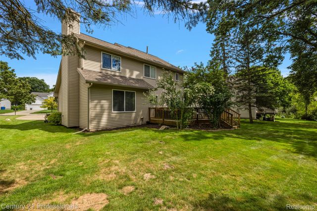 319 Pine Creek Court, Waterford Charter Township, MI 48327