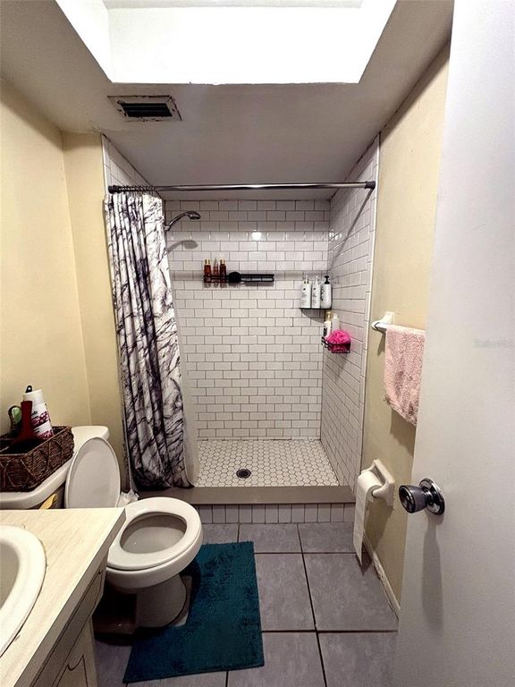 Image 11 of property listing at 1433 S BELCHER ROAD B2, Clearwater, FL 33764