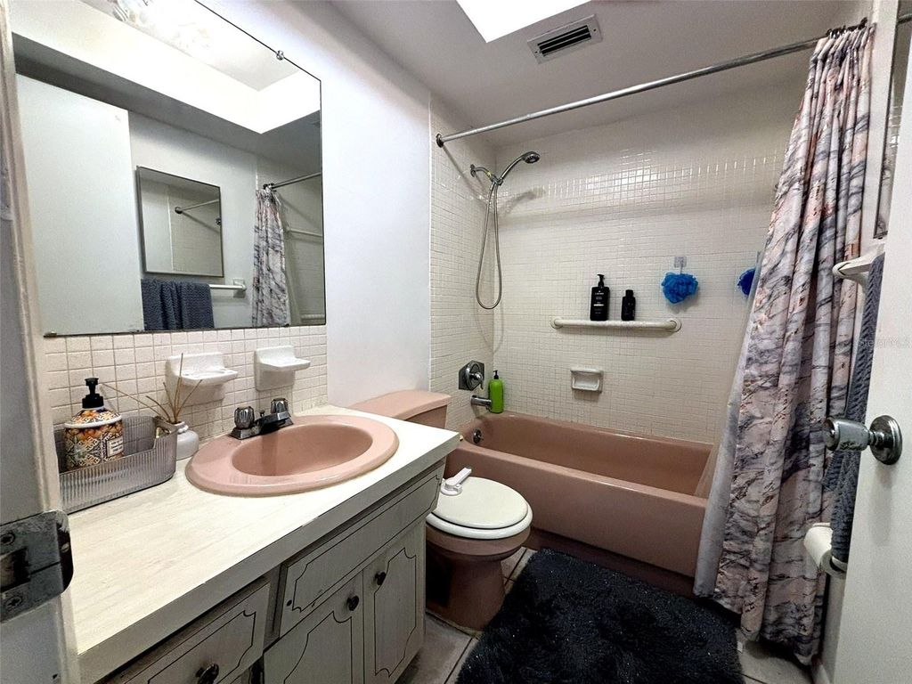 Image 14 of property listing at 1433 S BELCHER ROAD B2, Clearwater, FL 33764