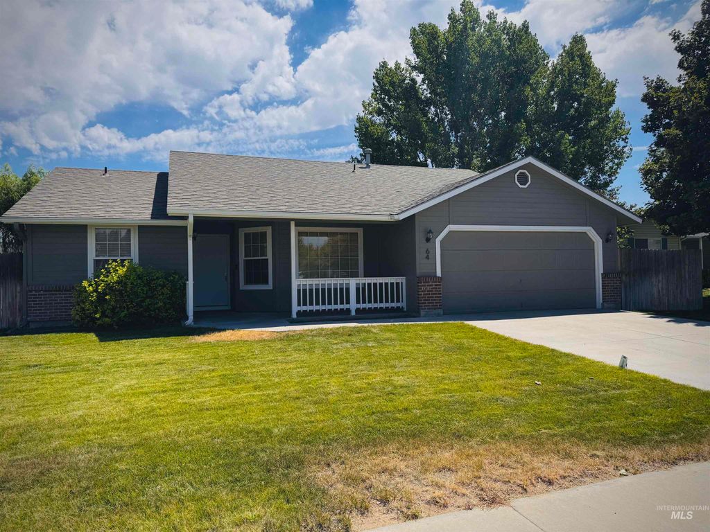 64 S Parkcrest St, Nampa, ID 83687