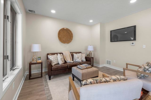 51 River Front Dr Apt 3, Manchester, NH 03102