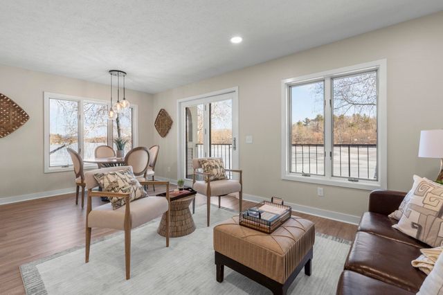 51 River Front Dr Apt 3, Manchester, NH 03102