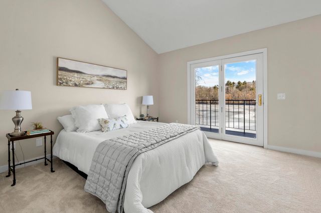 51 River Front Dr Apt 3, Manchester, NH 03102