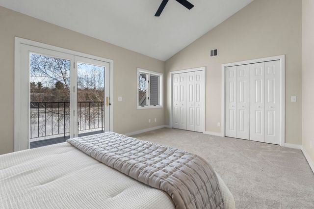 51 River Front Dr Apt 3, Manchester, NH 03102