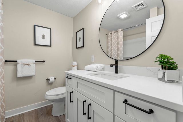 51 River Front Dr Apt 3, Manchester, NH 03102