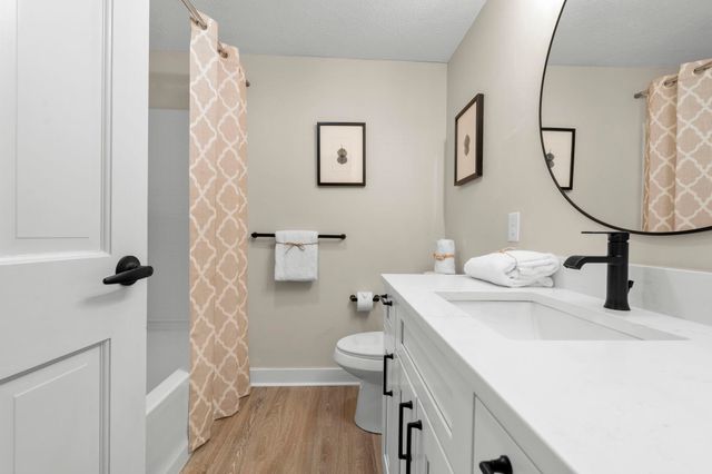 51 River Front Dr Apt 3, Manchester, NH 03102