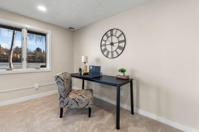 51 River Front Dr Apt 3, Manchester, NH 03102