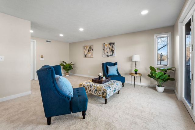 51 River Front Dr Apt 3, Manchester, NH 03102