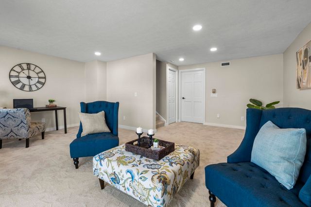 51 River Front Dr Apt 3, Manchester, NH 03102