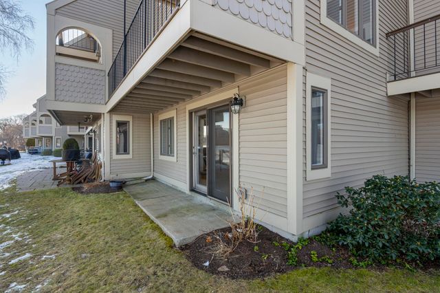 51 River Front Dr Apt 3, Manchester, NH 03102