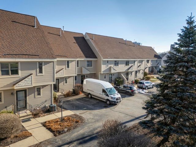 51 River Front Dr Apt 3, Manchester, NH 03102