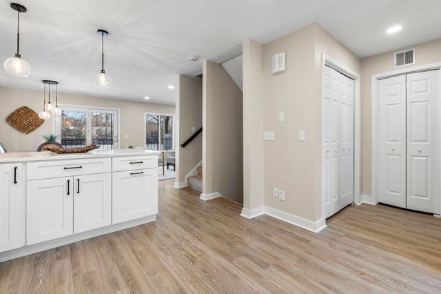 51 River Front Dr Apt 3, Manchester, NH 03102