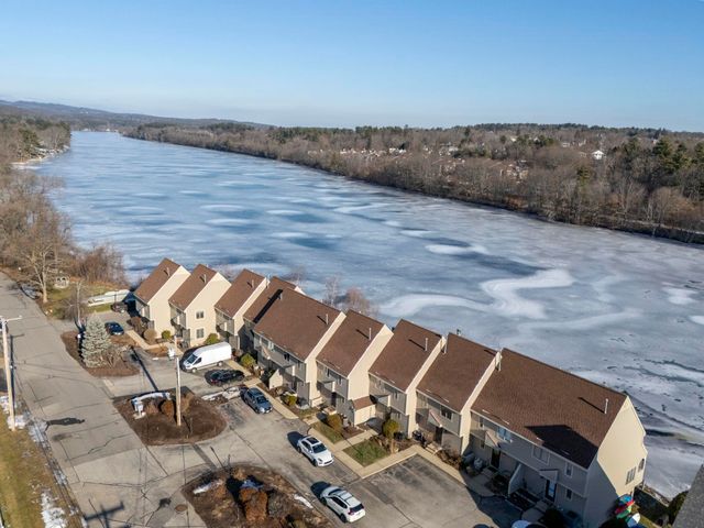 51 River Front Dr Apt 3, Manchester, NH 03102