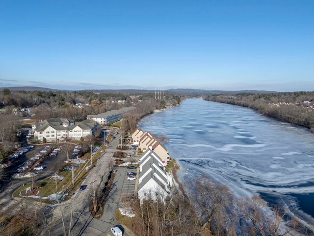 51 River Front Dr Apt 3, Manchester, NH 03102
