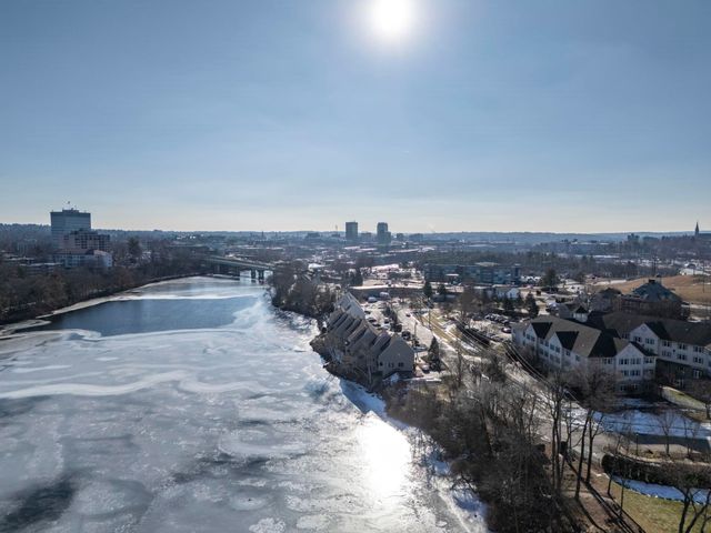 51 River Front Dr Apt 3, Manchester, NH 03102