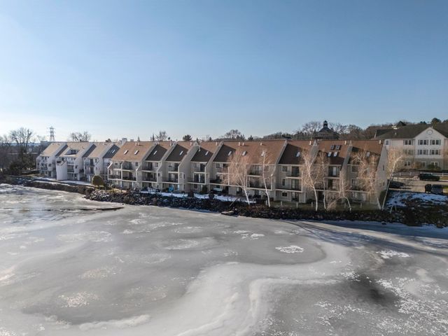 51 River Front Dr Apt 3, Manchester, NH 03102