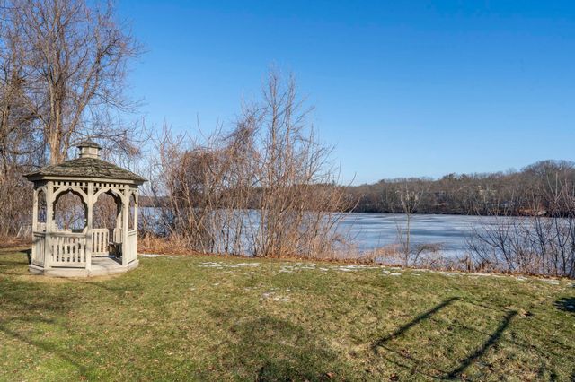 51 River Front Dr Apt 3, Manchester, NH 03102