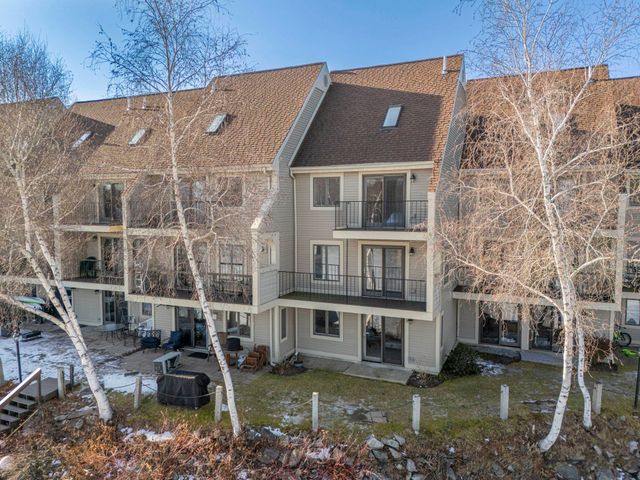 51 River Front Dr Apt 3, Manchester, NH 03102