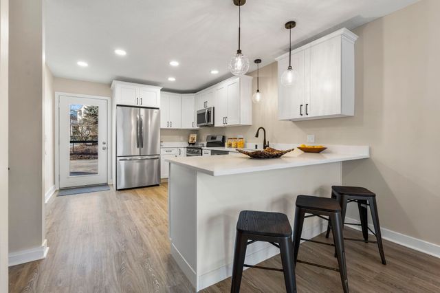 51 River Front Dr Apt 3, Manchester, NH 03102