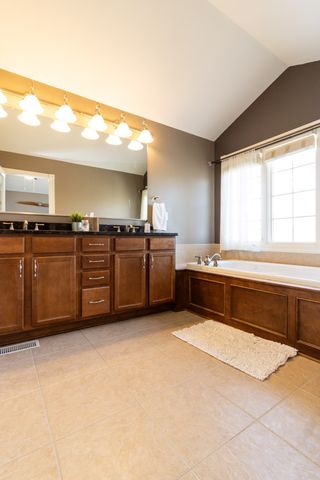 14116 Ridgemont Drive, Urbandale, IA 50323