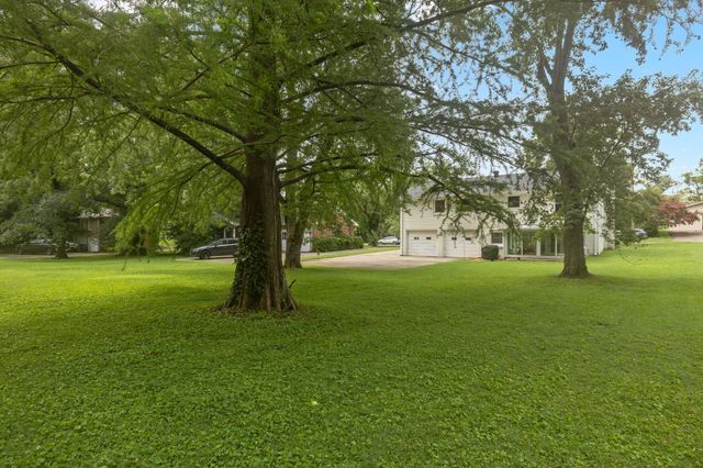 608 Harpeth Pkwy, E, Nashville, TN 37221