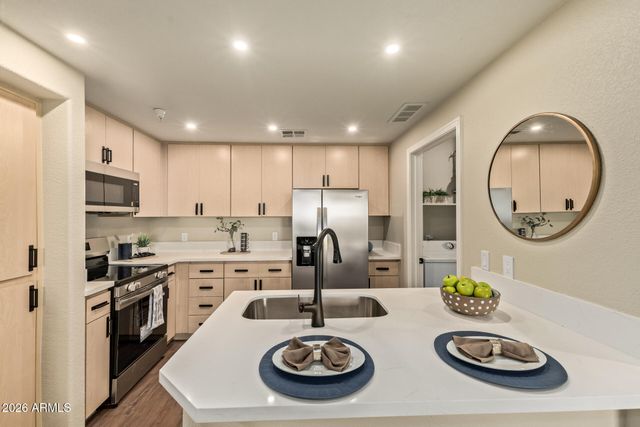 18416 N CAVE CREEK Road 1013, Phoenix, AZ 85032