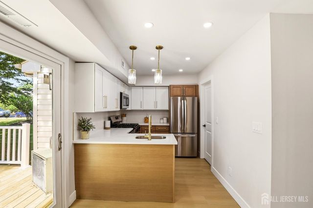 273 Edgeware Court, Franklin Twsp, NJ 08873