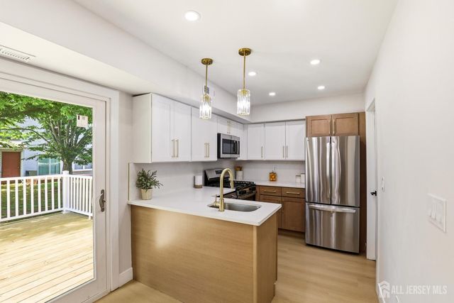 273 Edgeware Court, Franklin Twsp, NJ 08873