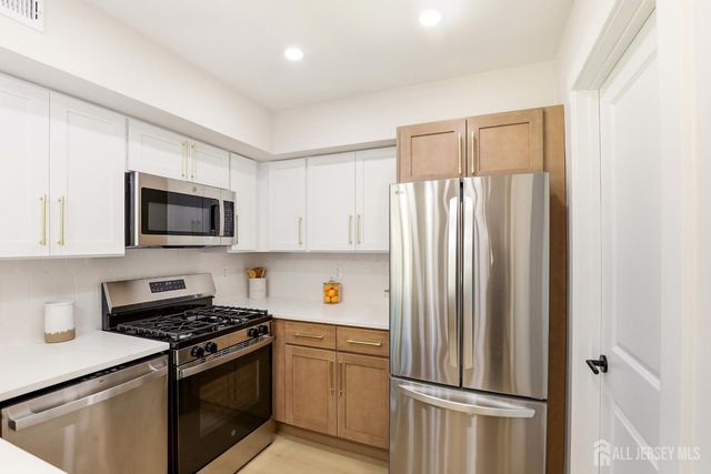 273 Edgeware Court, Franklin Twsp, NJ 08873