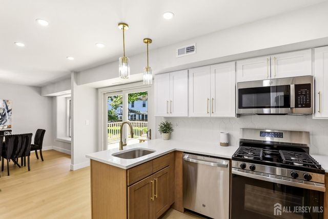 273 Edgeware Court, Franklin Twsp, NJ 08873