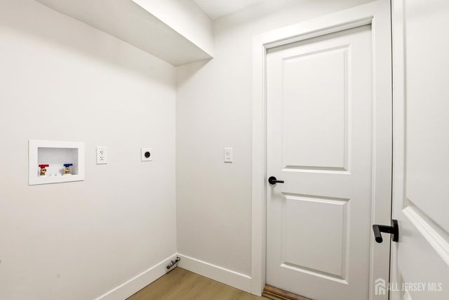 273 Edgeware Court, Franklin Twsp, NJ 08873