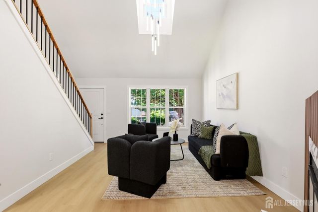 273 Edgeware Court, Franklin Twsp, NJ 08873