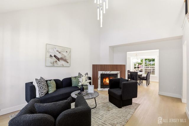 273 Edgeware Court, Franklin Twsp, NJ 08873