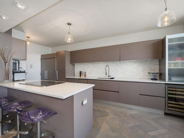 1040 N Lake Shore Drive 7C, Chicago, IL 60611