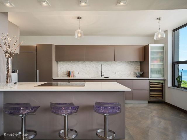 1040 N Lake Shore Drive 7C, Chicago, IL 60611