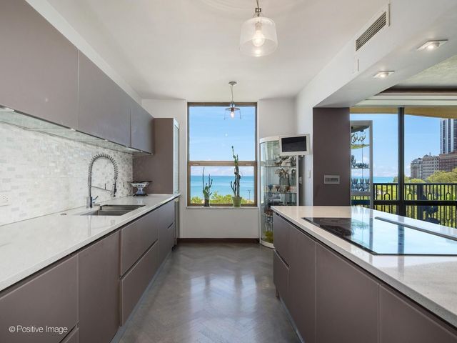 1040 N Lake Shore Drive 7C, Chicago, IL 60611