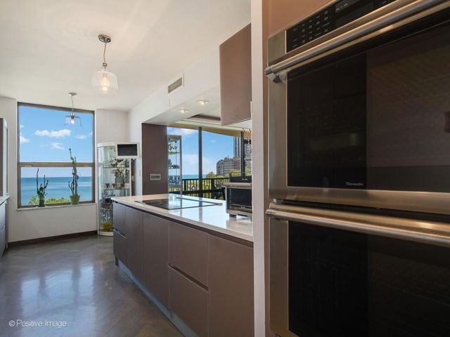 1040 N Lake Shore Drive 7C, Chicago, IL 60611