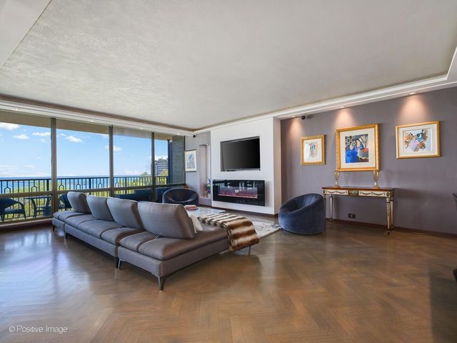 1040 N Lake Shore Drive 7C, Chicago, IL 60611