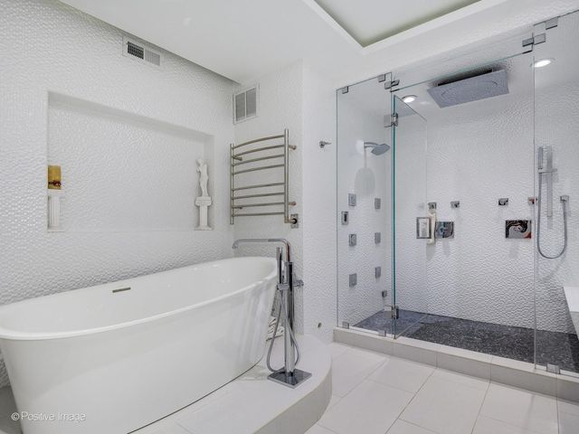 1040 N Lake Shore Drive 7C, Chicago, IL 60611