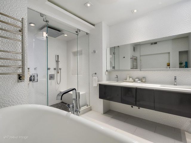 1040 N Lake Shore Drive 7C, Chicago, IL 60611