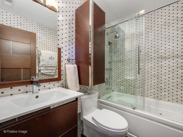 1040 N Lake Shore Drive 7C, Chicago, IL 60611