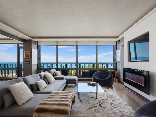 1040 N Lake Shore Drive 7C, Chicago, IL 60611