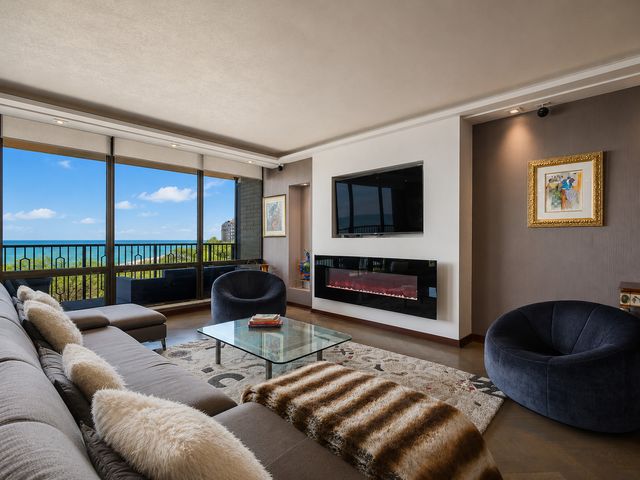 1040 N Lake Shore Drive 7C, Chicago, IL 60611